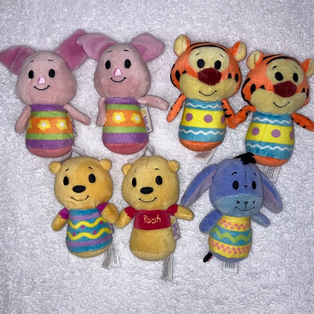 Hallmark itty bitty Winnie the Pooh tigger eeyore mini plush